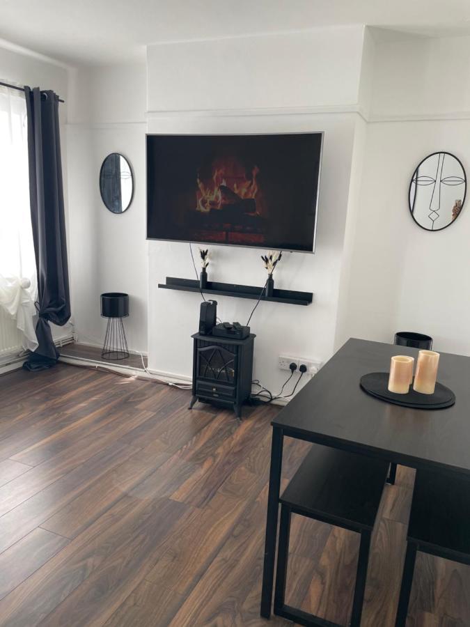 Lovely 2Bedroom 4Mins From Wimbledon Station London Luaran gambar
